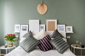 Sweet Flat near Metro Stop